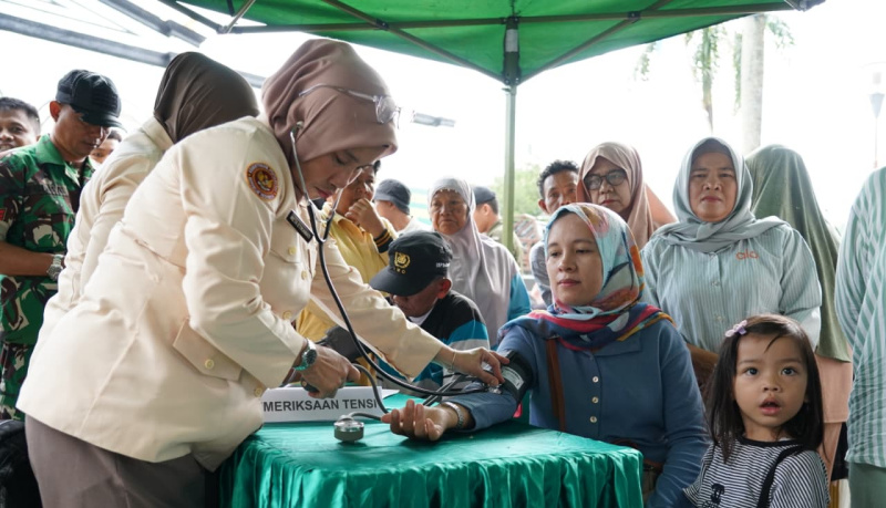 Kodam II/Sriwijaya Layani Pemeriksaan Kesehatan Gratis dan Salurkan Sembako di Benteng Kuto Besak